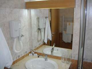 Отель Tangra Hotel Стара-Загора Двухместный номер с 1 кроватью или 2 отдельными кроватями-6